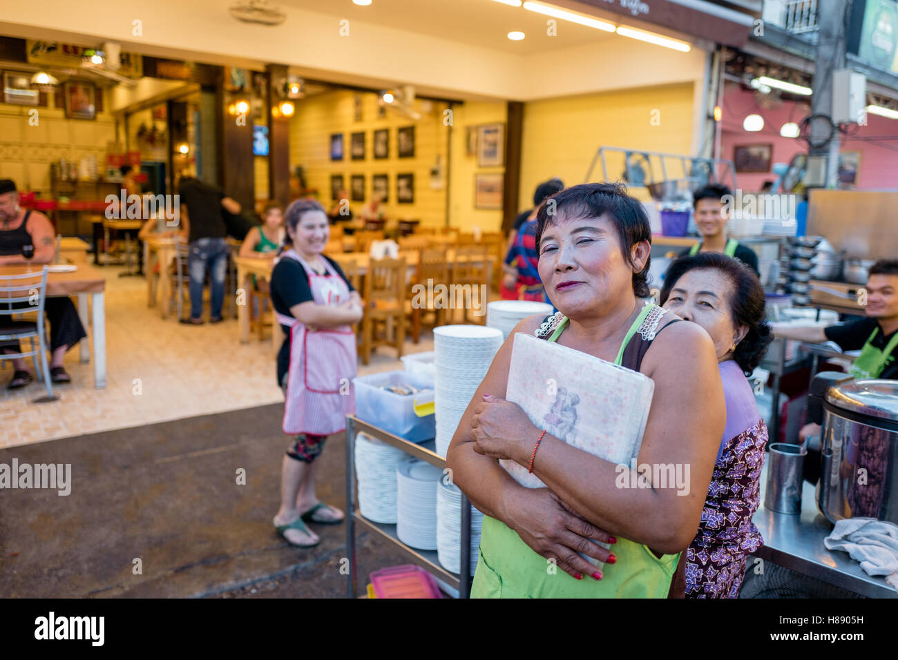 Ristorante di pesce al mercato notturno di Hua Hin, Prachuap Khiri Khan, Thailandia Foto Stock