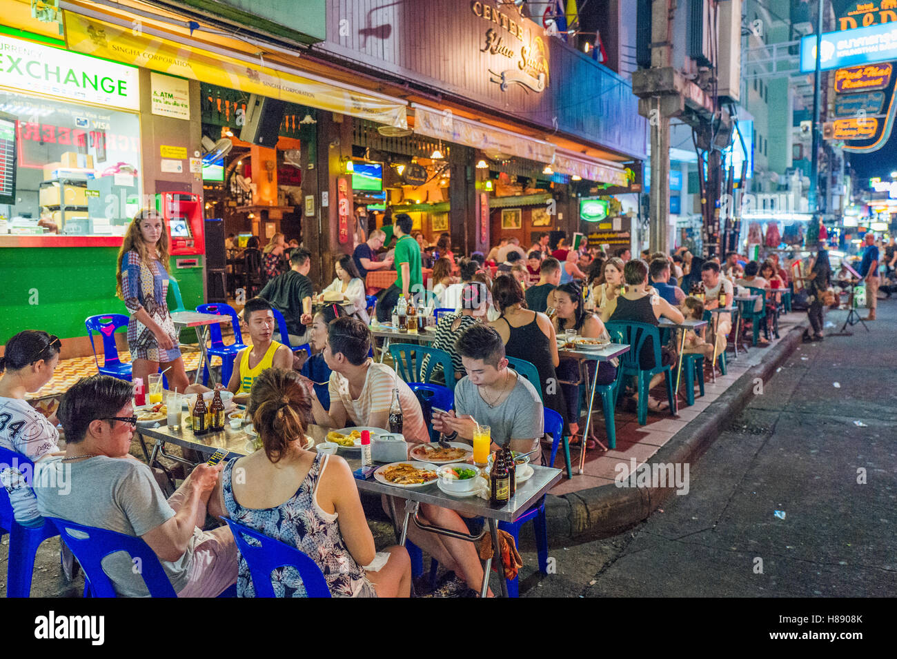 Khao San Road a Bangkok, in Thailandia Foto Stock