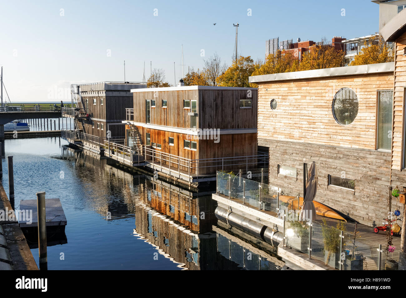 Case galleggianti nell ovest del quartiere portuale di Malmo, Svezia Foto Stock