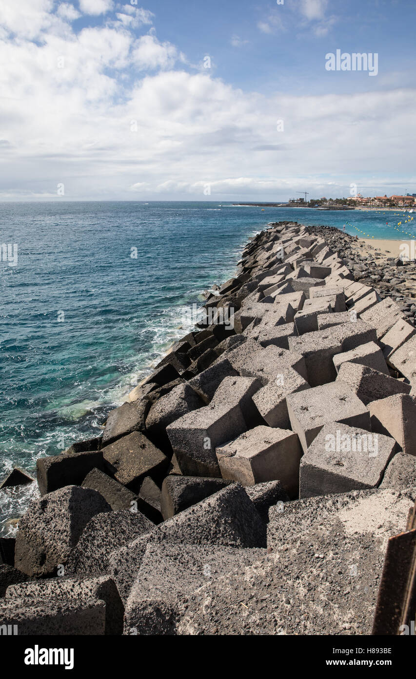I blocchi di calcestruzzo nel molo di Los Cristiano (Tenerife - Spagna) Foto Stock