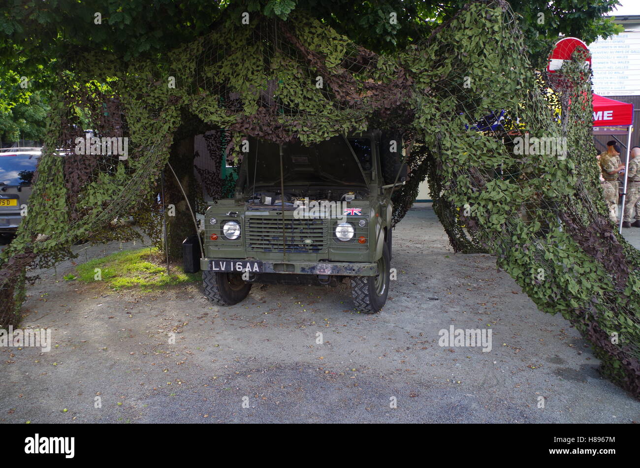 Esercito britannico REME (Royal elettrici ed ingegneri meccanici) Land Rover, camuffato. Foto Stock