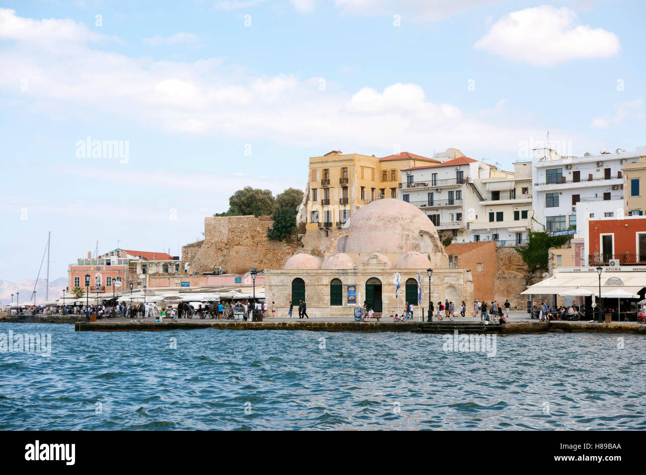 Griechenland, Kreta, Chania, Hasan-Pascha-Moschee im Venezianischen Hafen Foto Stock