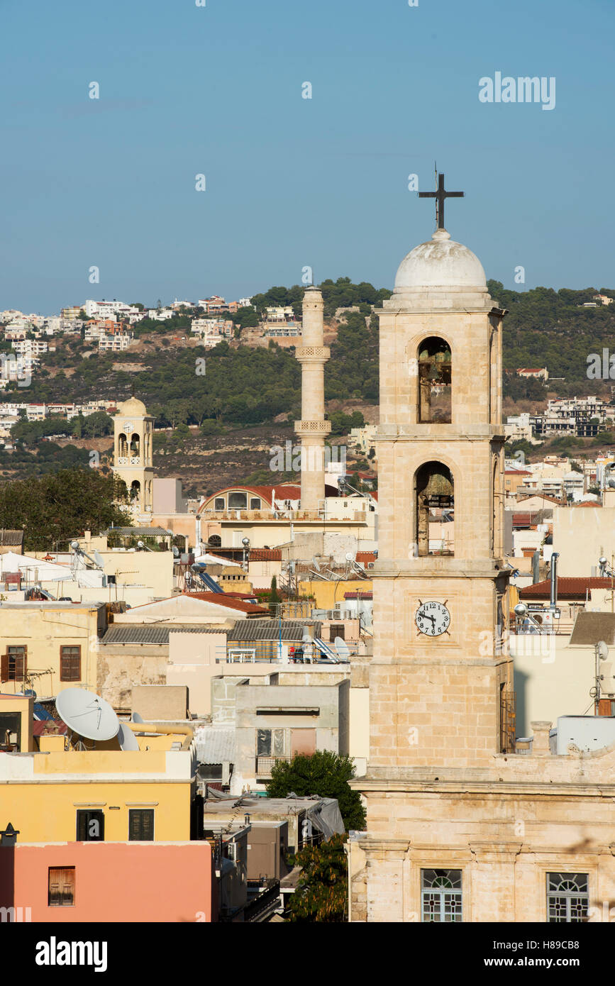 La Grecia, Creta, Chania, vista dal il bastione di Lando (anche Schiavo o Aghios Dimitrios) oltre il centro storico della cittadina di Chania Foto Stock