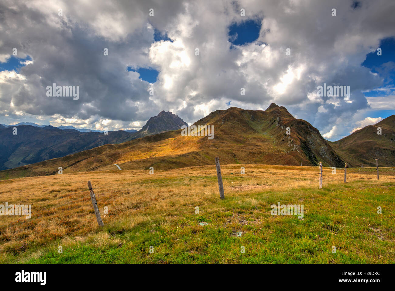 Incredibile località sciistica nelle Alpi tirolesi in autunno, Austria Foto Stock