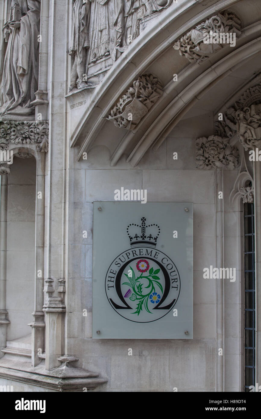 Londra, Regno Unito. 8 Novembre, 2016. Un segno al di fuori della Corte suprema del Regno Unito. Foto Stock