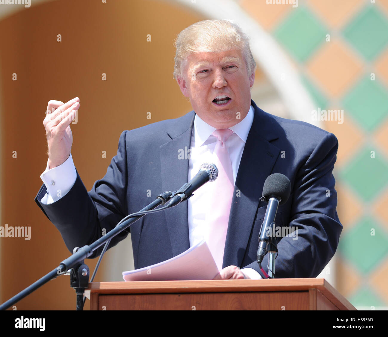 BOCA Raton, FL - aprile 16 : Donald Trump parla a South Florida Tax Day Tea Party al Rally di Sanborn Square n Sunrise Florida. Aprile 16, 2011. © MPI04 / Media Punch Inc. Foto Stock