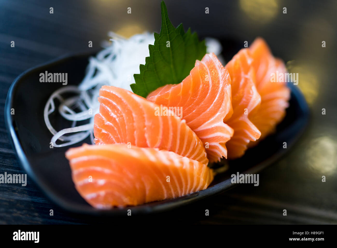 Fette di Salmone sashimi, Giapponese cibo crudo deliziosi menu, famoso Pesce dalla Norvegia Foto Stock