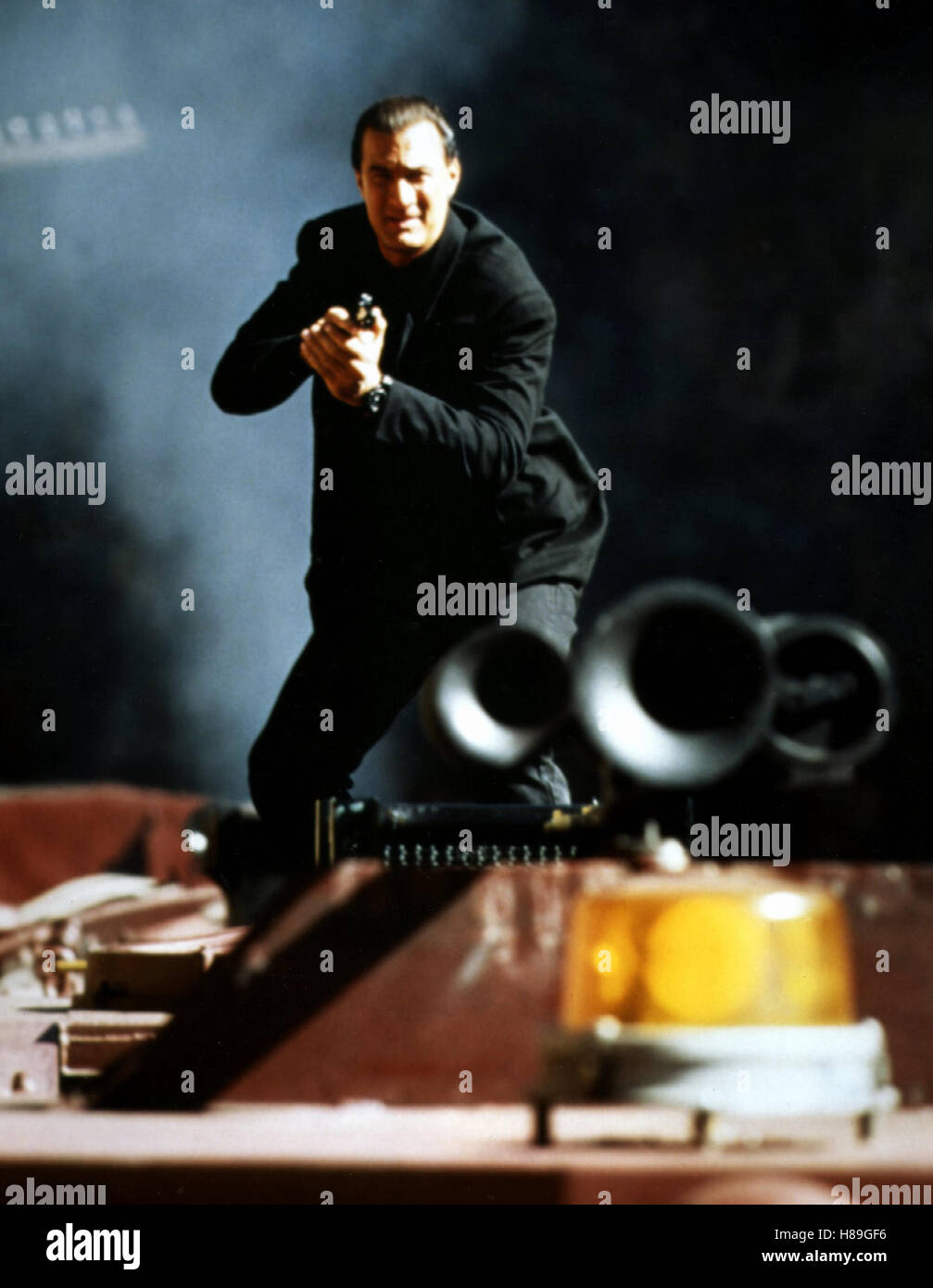 Alarmstufe: Rot 2, (sotto assedio 2: Dark Territory) USA 1995, Regie: Geoff Murphy, Steven Seagal, Stichwort: Schußwaffe, revolver, Alarmlicht Foto Stock