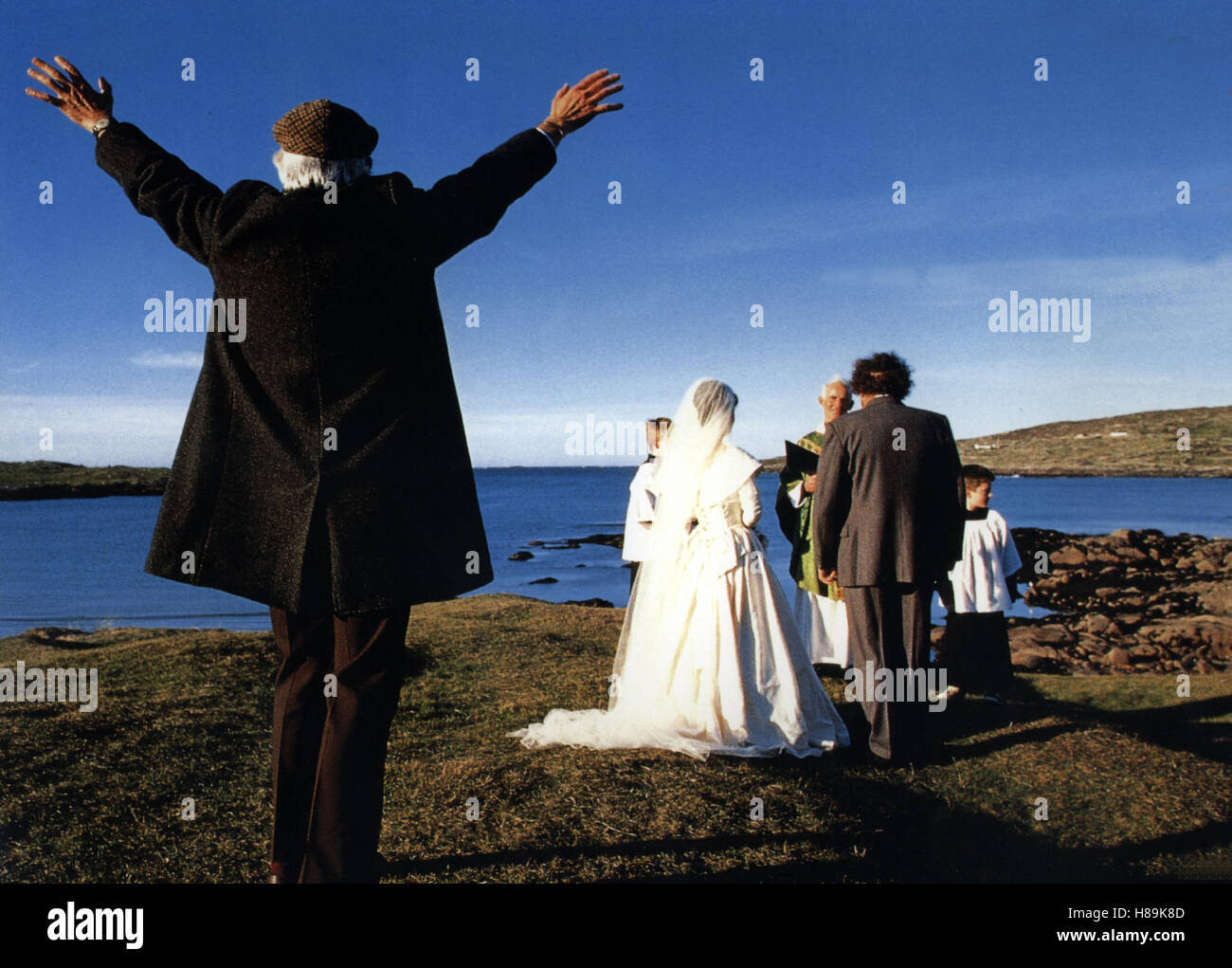 Heirat nicht ausgeschlossen, (il matchmaker) IRL-GB-USA 1997, Regie: Mark Joffe, MILO O'SHEA, Chiave: Hochzeit, Brautpaar, Landschaft Foto Stock