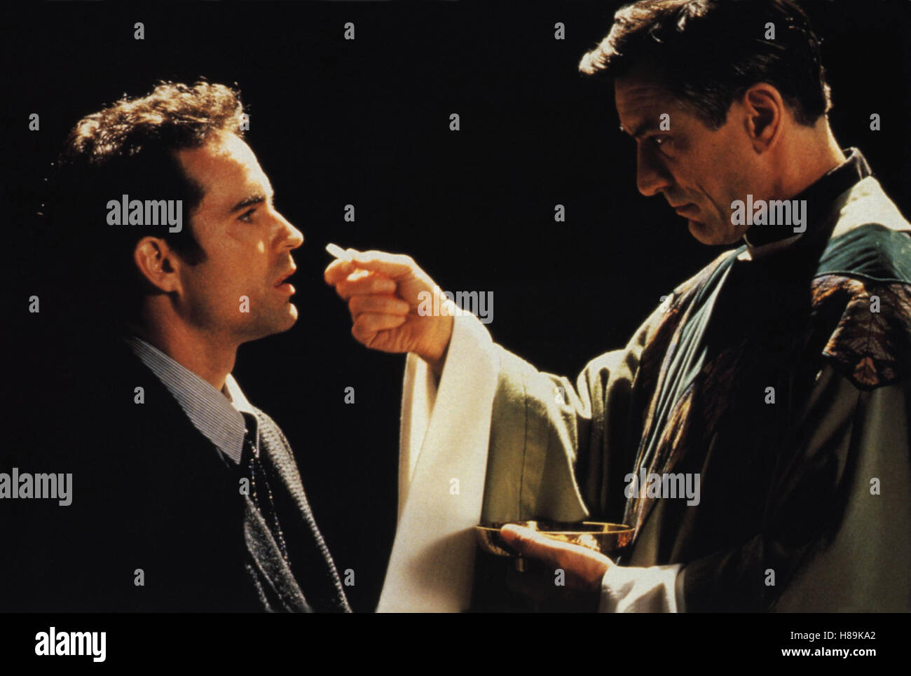 Di traversine (traversine) USA 1997, Regie: Barry Levinson, Jason Patric, Robert de Niro; Stichwort: Priester, Pater, Abendmahl, Oblato Foto Stock