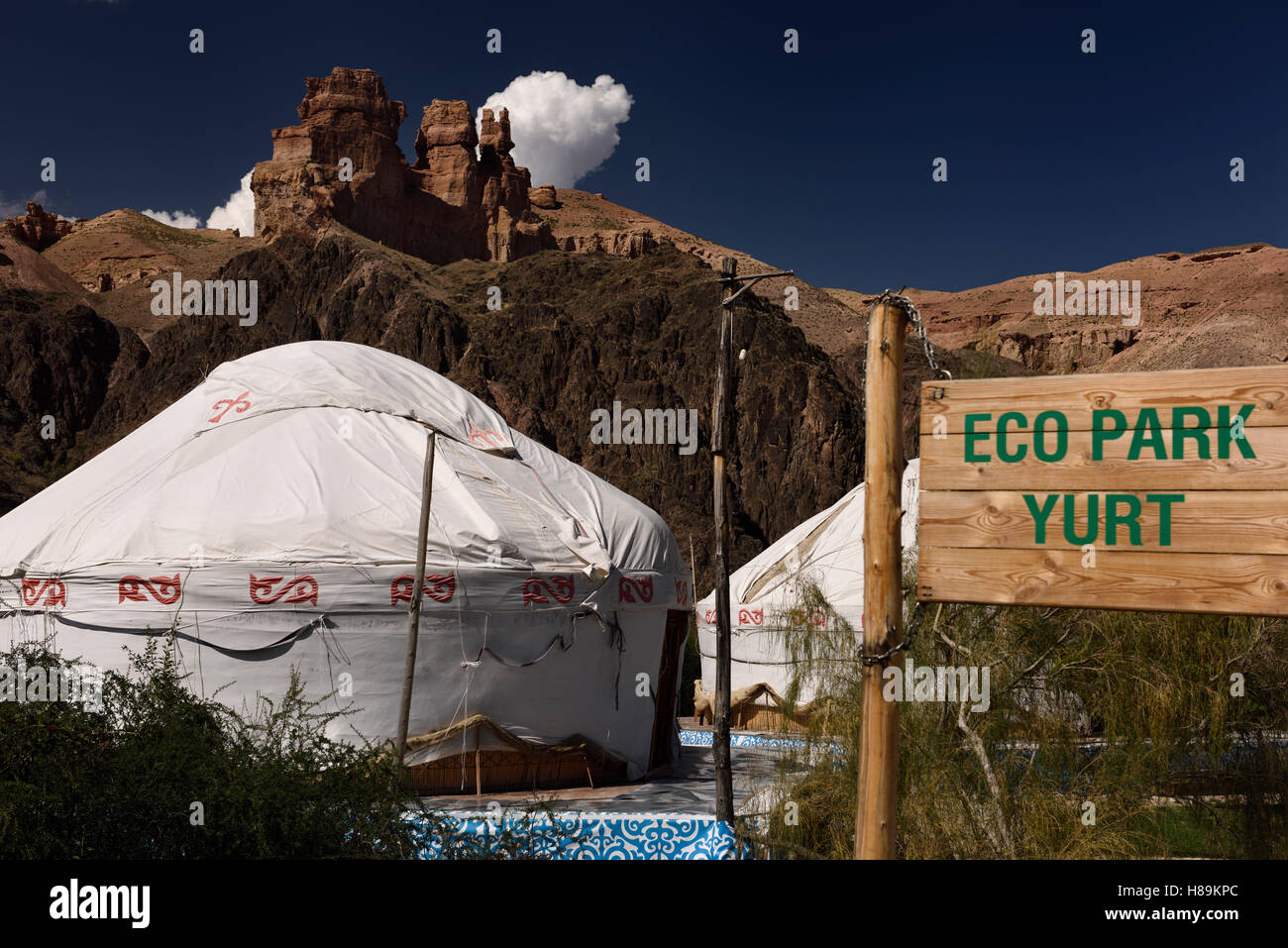 Yurta presso Eco Park resort nella valle di Charyn canyon parco nazionale del Kazakistan Foto Stock