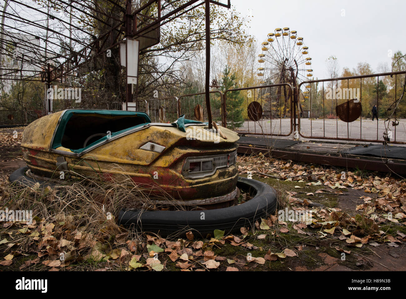 Parco giochi abbandonato nella città fantasma pripjat dopo la catastrofe di Chernobyl 1986. Pripjat, Chernobyl Zona di esclusione, Ucraina Foto Stock