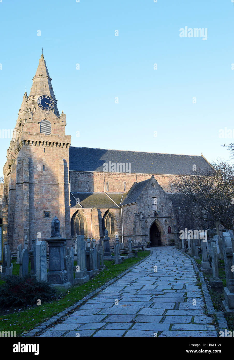 Le guglie gemelle del quattordicesimo secolo St Machar's Cathedral, Aberdeen, Scozia Foto Stock