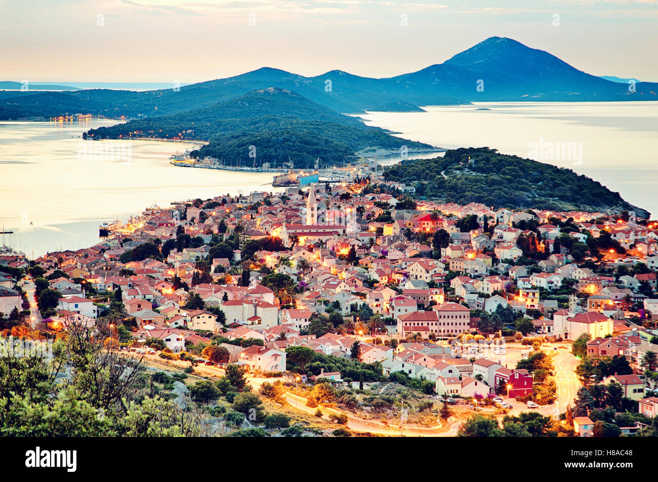 Vista panoramica della più grande isola città sul mare Adriatico, Mali Losinj, Croazia Foto Stock