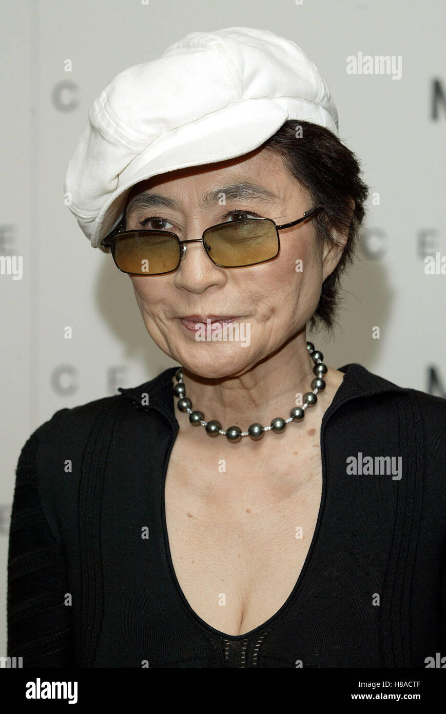 YOKO ONO MOCA AWARD per illustri W Regent Beverly Wilshire HOTEL BEVERLY HILLS LA USA 25 Settembre 2003 Foto Stock