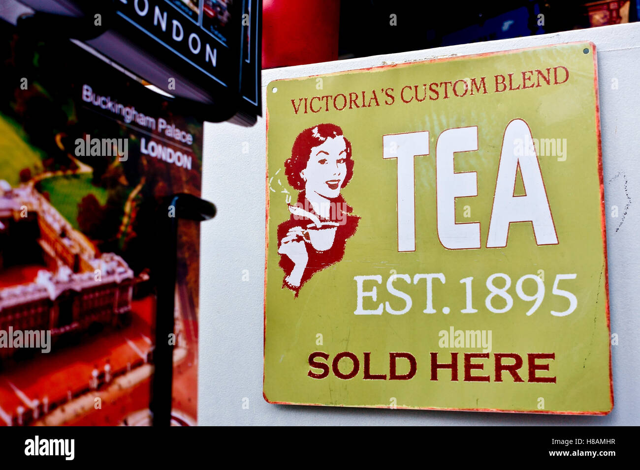 Targa vintage da collezione (primo piano) al mercato di Portobello Road. Londra, Inghilterra, Regno Unito, Regno Unito, Europa. Primo piano Foto Stock