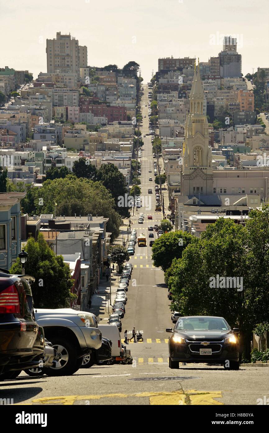 San Francisco lungo la strada al tramonto con auto Foto Stock