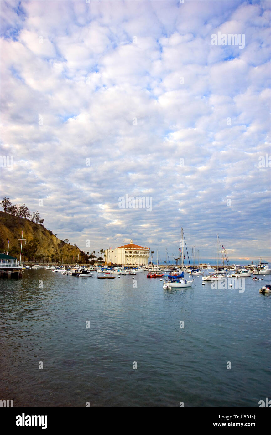 Sala da ballo Avalon/casinò sull'isola di Catalina, al largo della costa della California meridionale all'alba Foto Stock