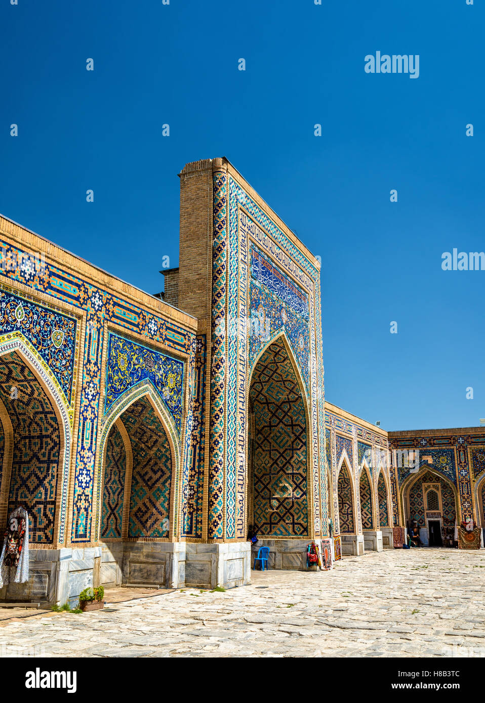 Madrasah Tilya-Kori sulla piazza Registan di Samarcanda - Uzbekistan Foto Stock