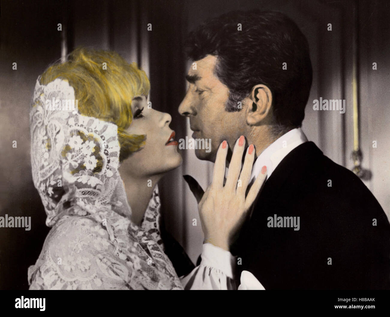 Zaertlich schnappt die Falle zu, (come salvare un matrimonio - e rovinare la tua vita) USA 1967, Regie: Fielder Cook, STELLA STEVENS, Dean Martin, Chiave: Braut, Kuss, Foto Stock