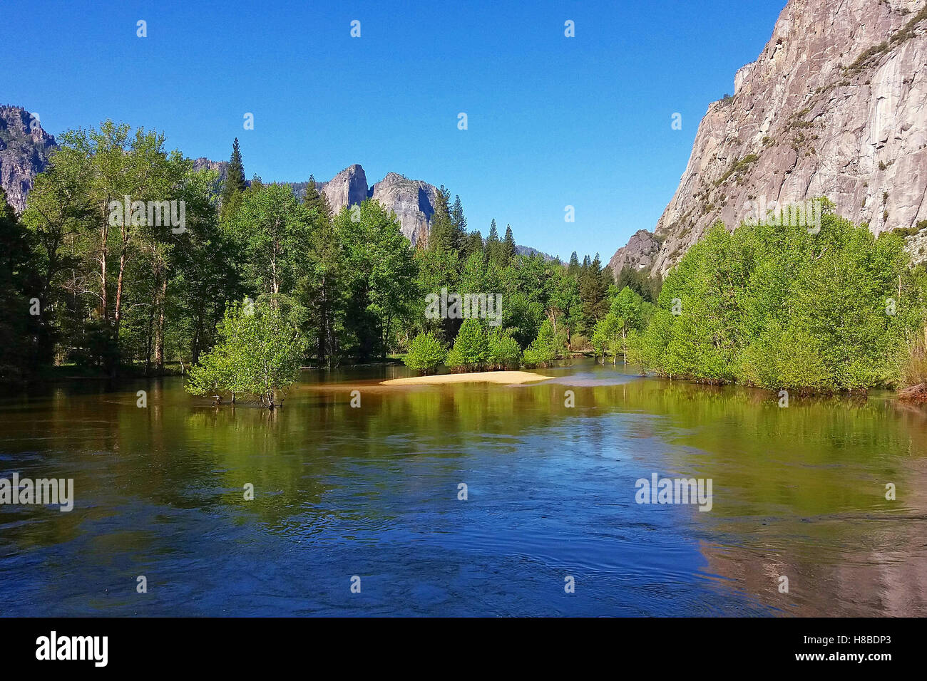 Merced River, il Parco Nazionale di Yosemite Foto Stock