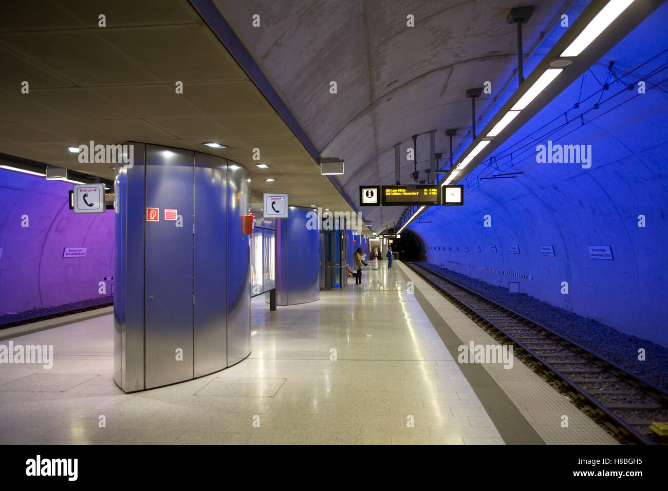 Germania, la zona della Ruhr, Bochum, stazione metropolitana Bochumer Verein Jahrhunderthalle. Foto Stock