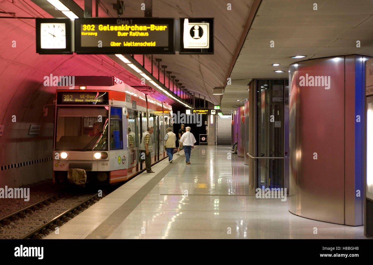 Germania, la zona della Ruhr, Bochum, stazione metropolitana Bochumer Verein Jahrhunderthalle. Foto Stock
