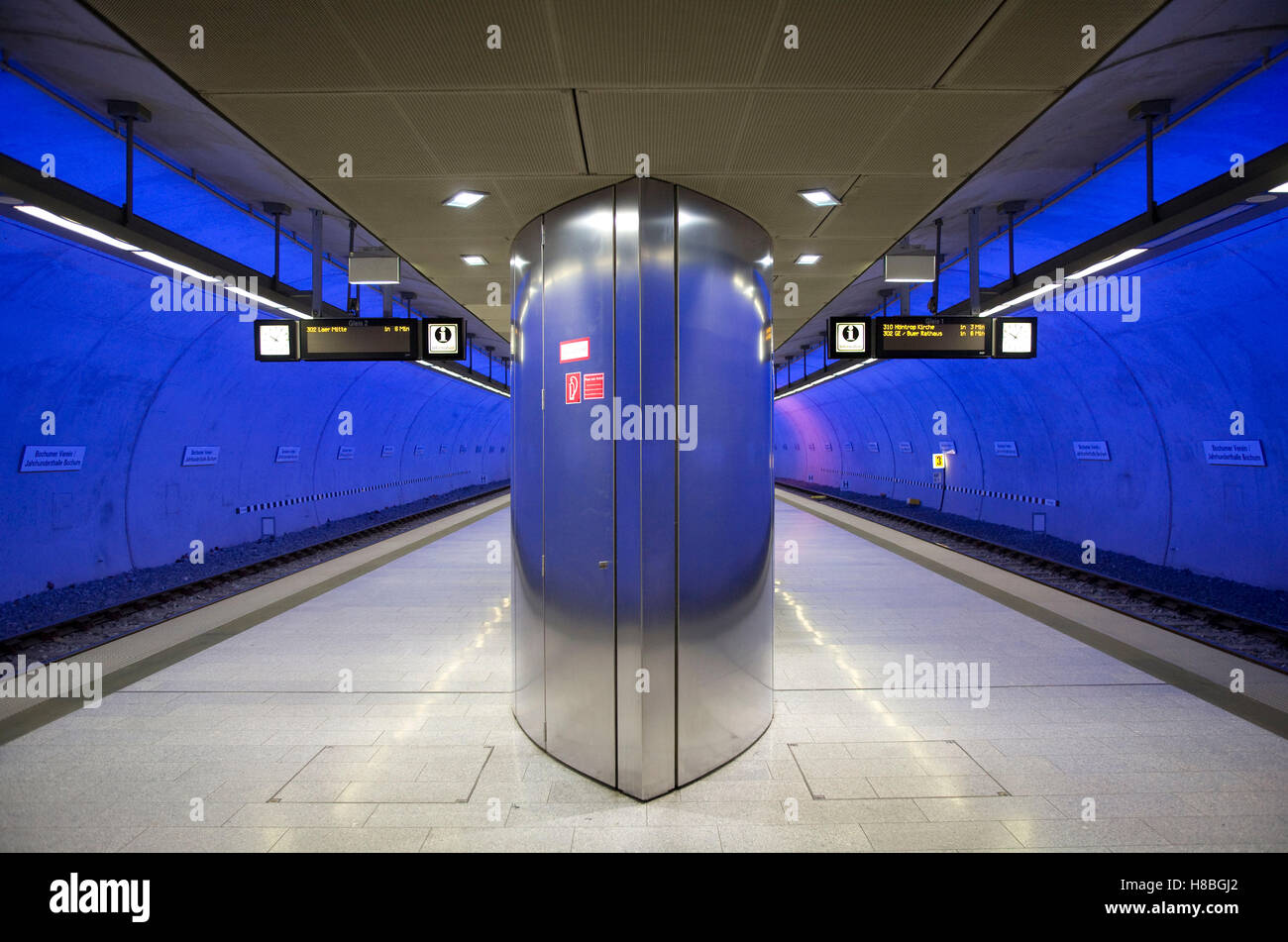 Germania, la zona della Ruhr, Bochum, stazione metropolitana Bochumer Verein Jahrhunderthalle. Foto Stock