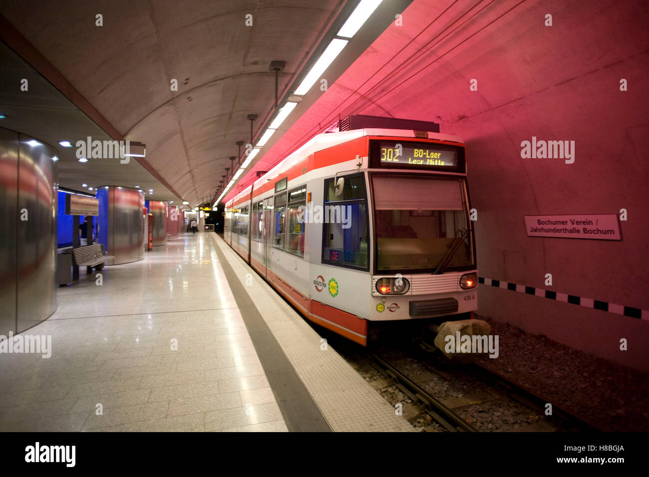 Germania, la zona della Ruhr, Bochum, stazione metropolitana Bochumer Verein Jahrhunderthalle. Foto Stock