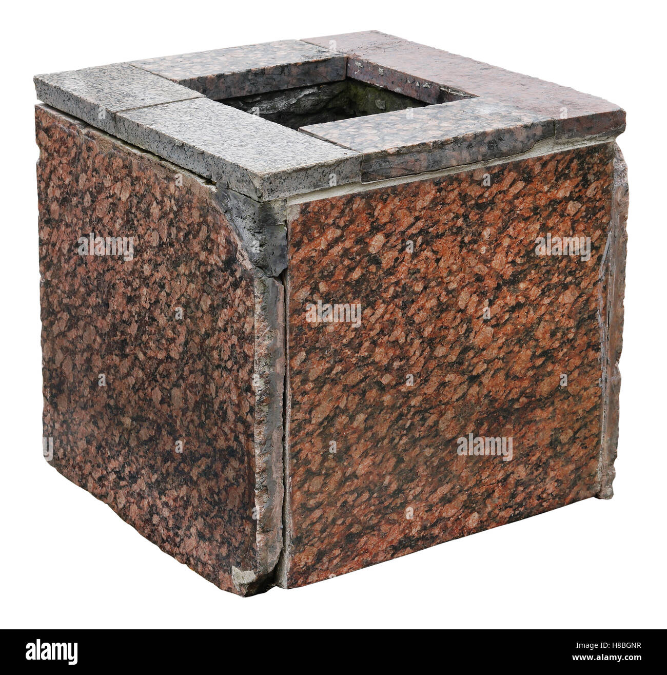 Street trash bin è realizzato da età retrò granito piastrelle quadrate. Isolato con patch Foto Stock