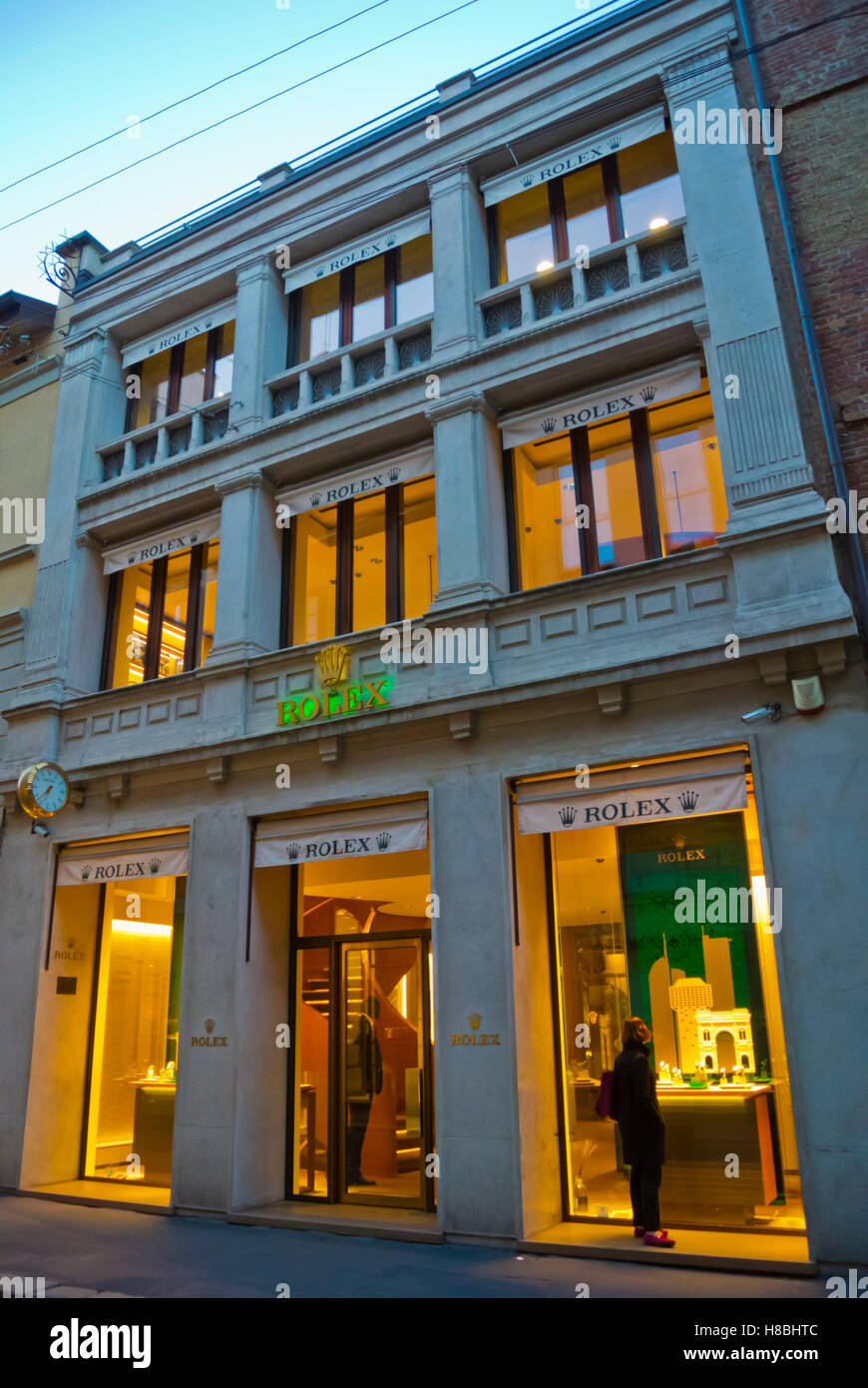 Rolex shop, Via Monte Napoleone, il Quadrilatero D'oro, Milano, Lombardia,  Italia Foto stock - Alamy