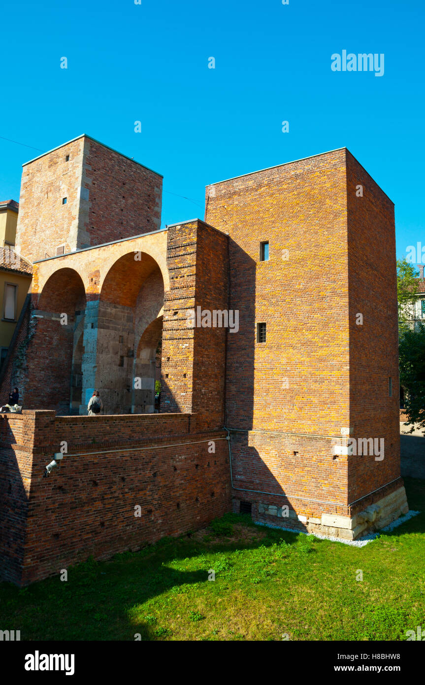 Pusterla di Sant'Ambrogio, dal 1939, imitazione di antico cancello difensivo, Piazza Sant'Ambrogio, Milano, Lombardia, Italia Foto Stock