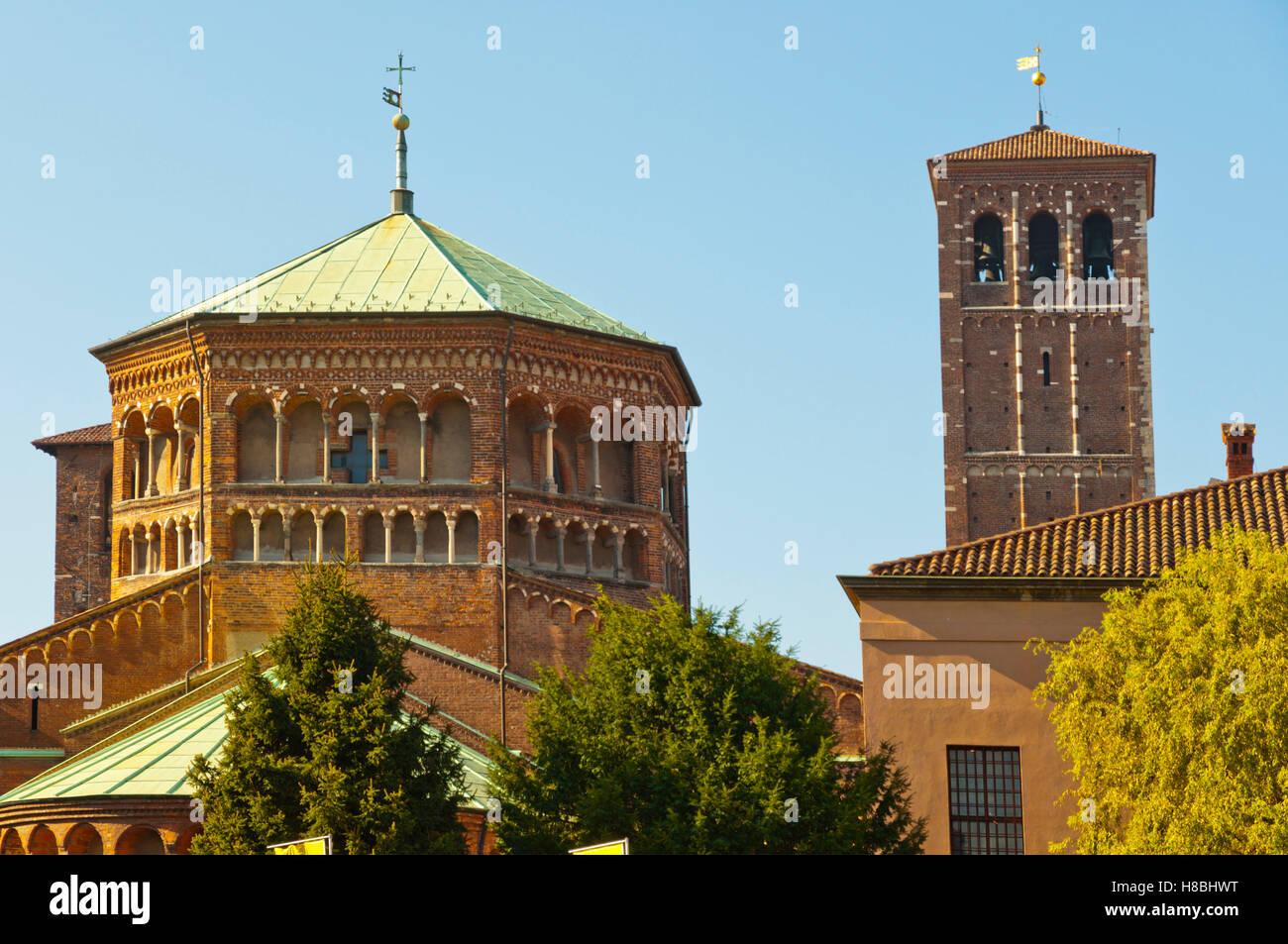 Basilica di Sant'Ambrogio, Piazza Sant'Ambrogio, Milano, Lombardia, Italia Foto Stock