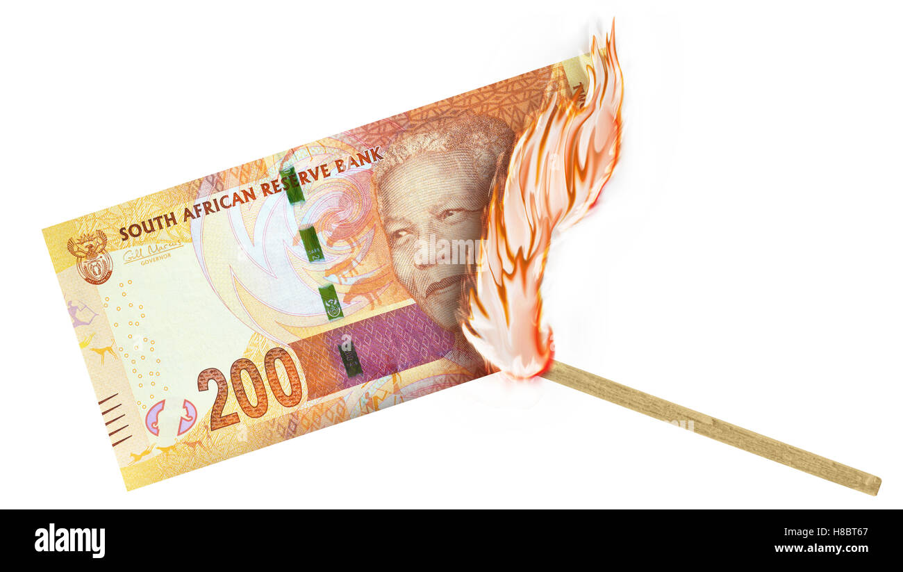 Una banconota essendo bruciato da un confronto con la masterizzazione in una grande fiamma. Foto Stock