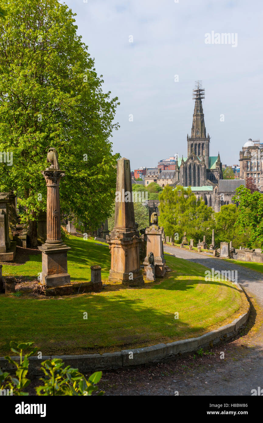 Guardando verso St Mungo la cattedrale di Glasgow e dalla necropoli di Est Foto Stock