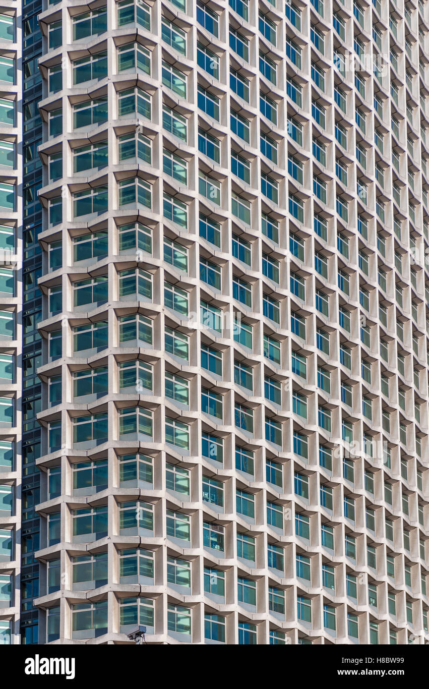 Dettaglio delle finestre del punto centrale blocco uffici a Londra Foto Stock