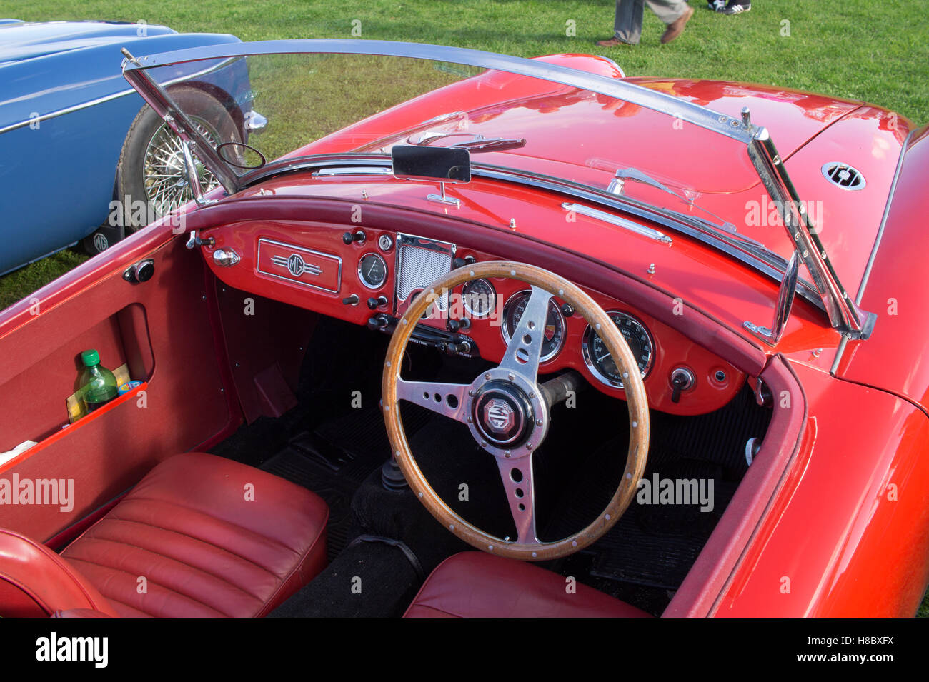 Rosso classico MG auto convertibili in Cornovaglia motor show a Heartlands, piscina England Regno Unito. Foto Stock