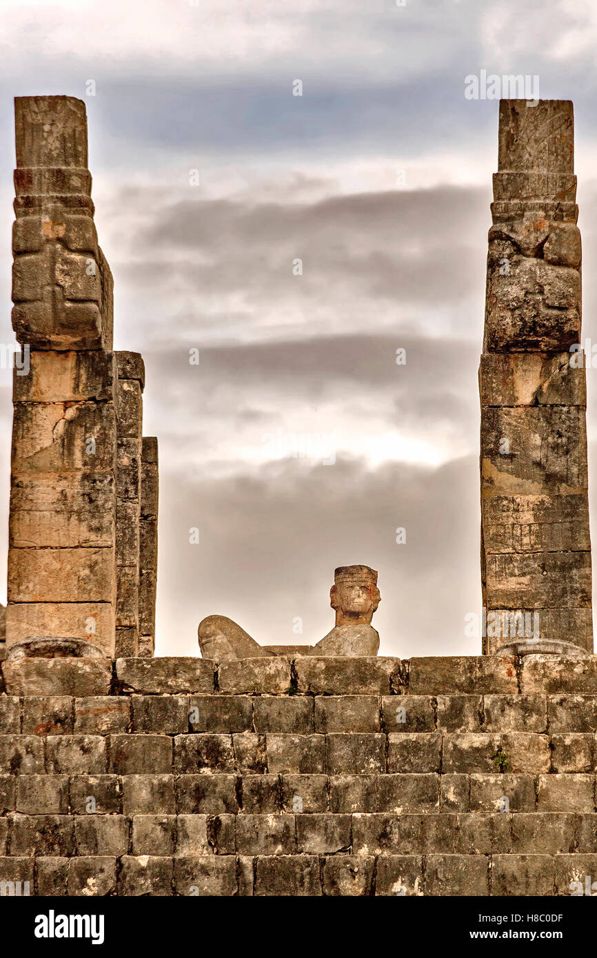 Dettaglio Tempio dei Guerrieri che mostra chacón mool Chichen Itza messico Foto Stock