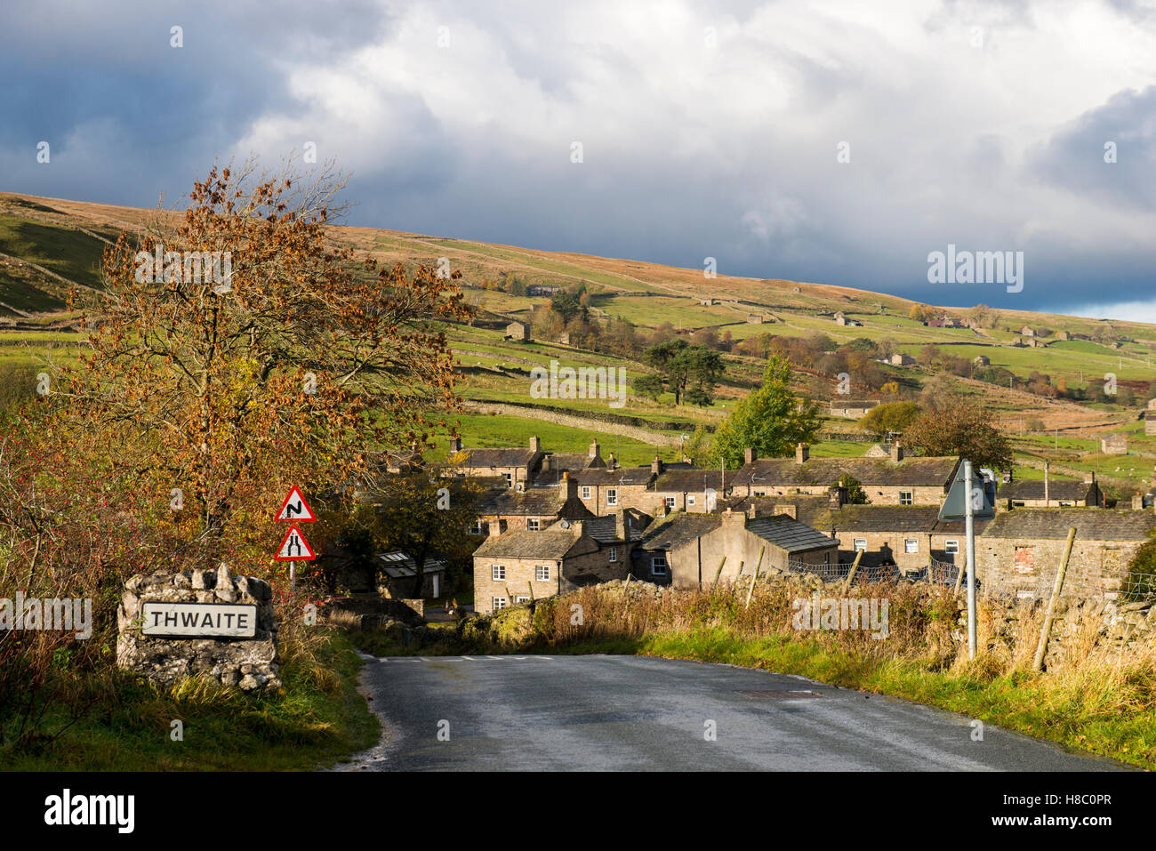 Il villaggio di Thwaite in Swaledale nel Yorkshire Dales, North Yorkshire England Regno Unito Foto Stock