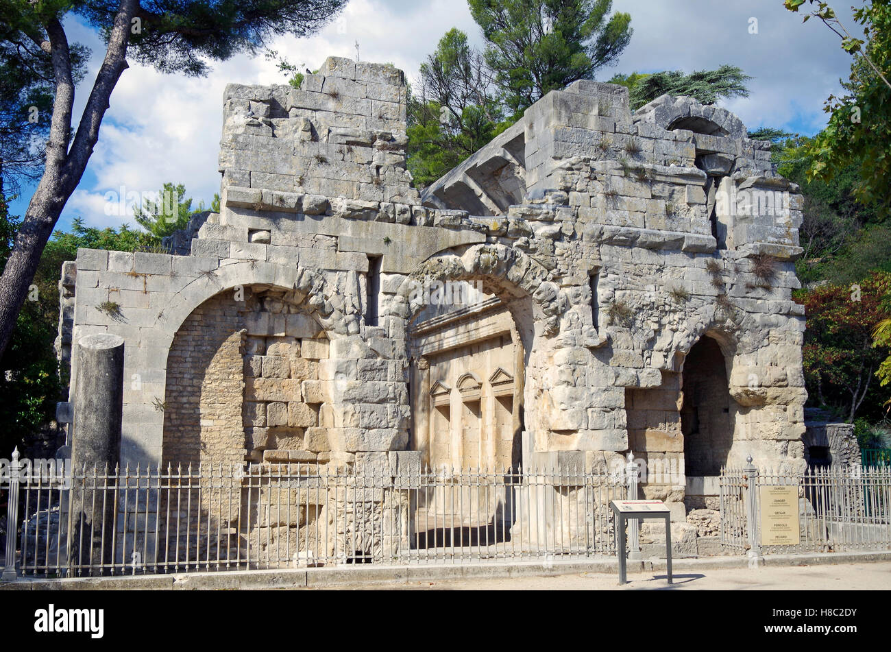 Edificio di epoca romana conosciuta come 'Tempio di Diana", Nimes, Francia. Foto Stock