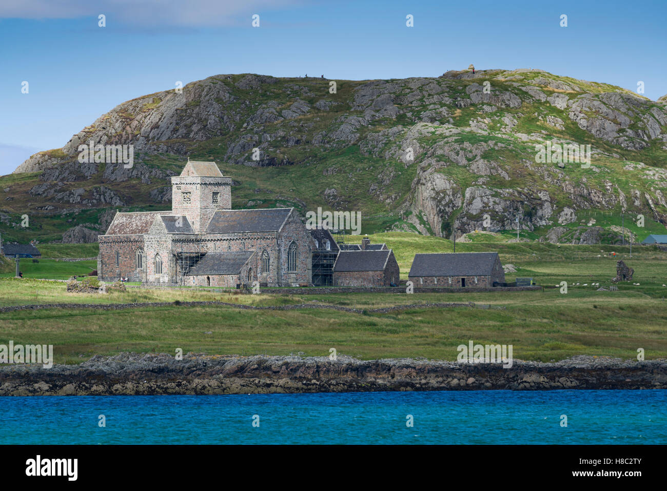 Iona, Scozia - Abbazia di Iona e Dun mi hill. Foto Stock