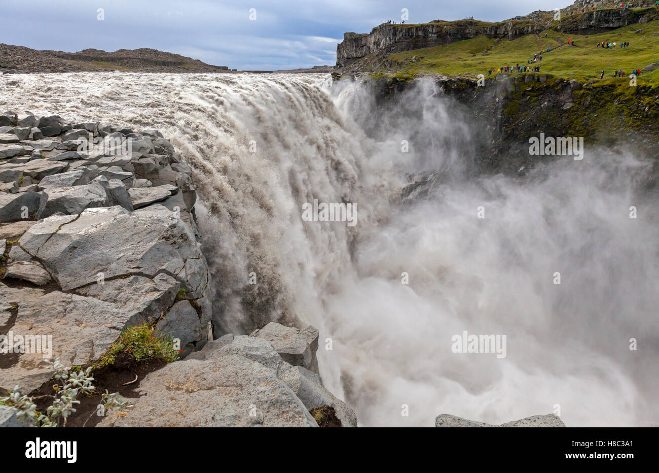 Una vista di Dettifoss cascata in Islanda dal lato ovest. Foto Stock