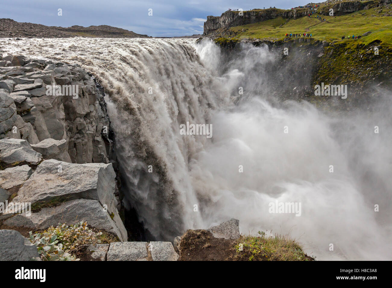 Una vista di Dettifoss cascata in Islanda dal lato ovest. Foto Stock