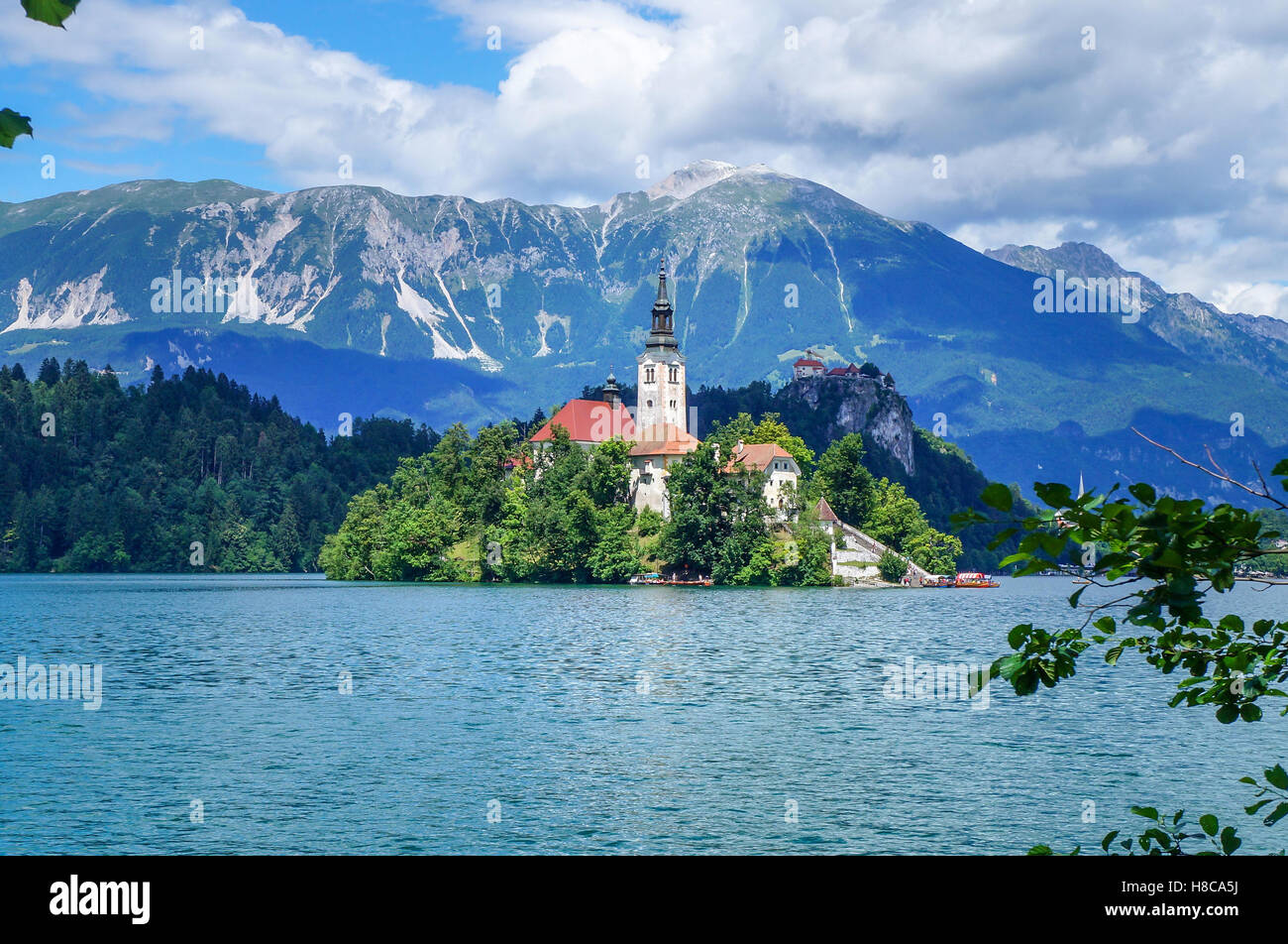 Lago di Bled in Slovenia, vista la famosa chiesa Foto Stock