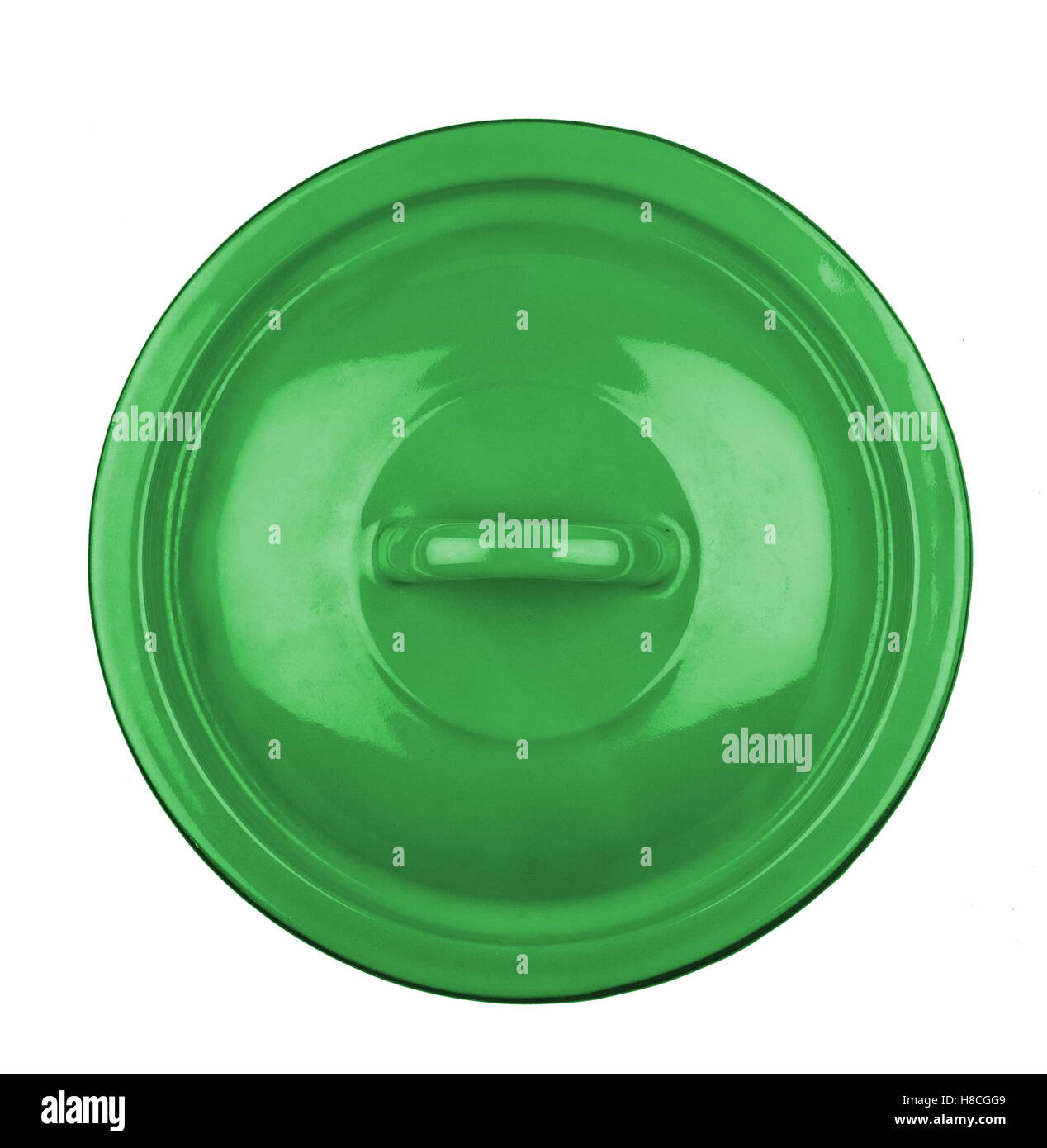 Vista dall'alto di un verde pentola di metallo del coperchio con impugnatura isolata su sfondo bianco Foto Stock