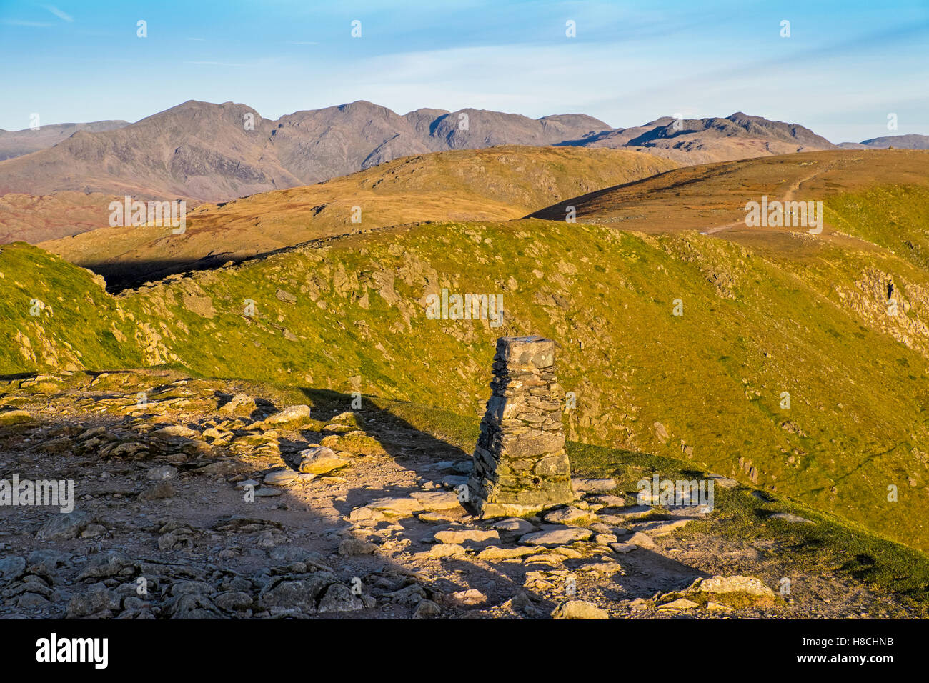 Guardando verso Scafell da Conniston uomo vecchio, Parco Nazionale del Distretto dei Laghi Foto Stock