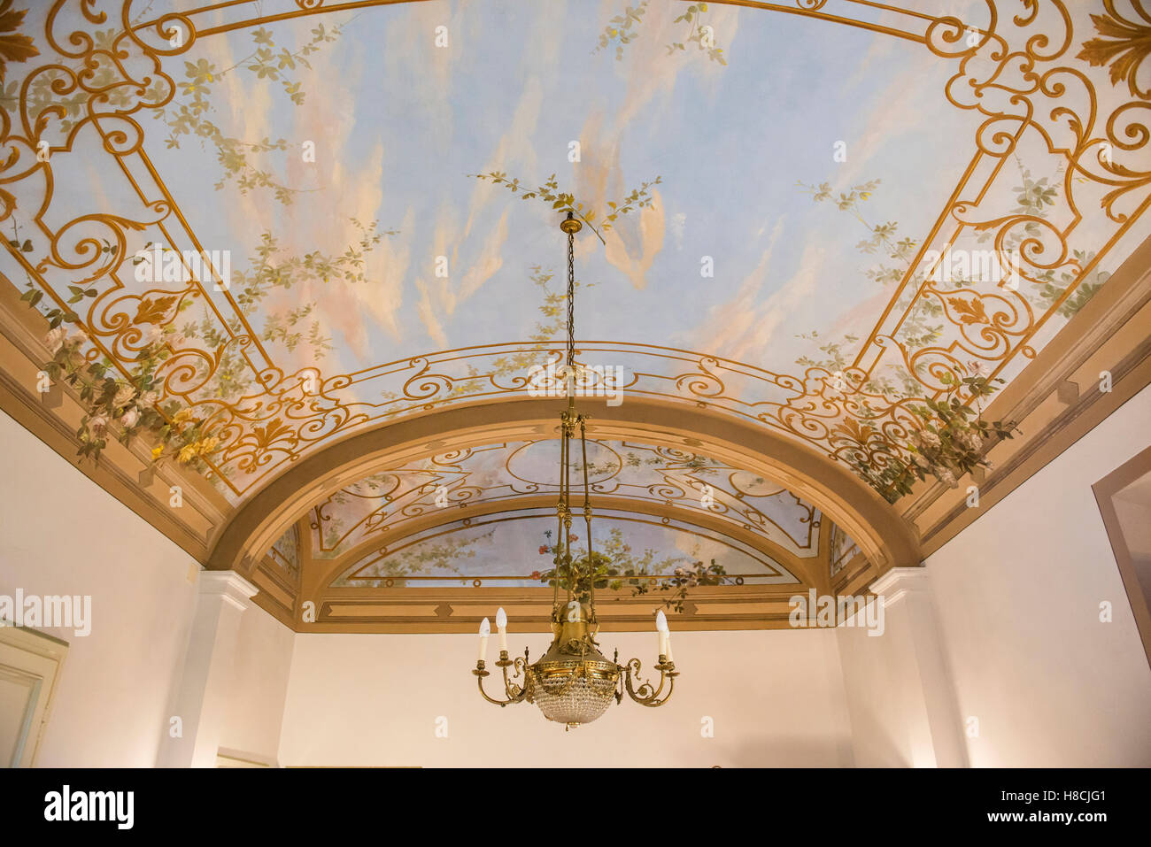 Interno di una villa toscana con trompe l'oeil soffitti dipinti e pareti in Italia Foto Stock