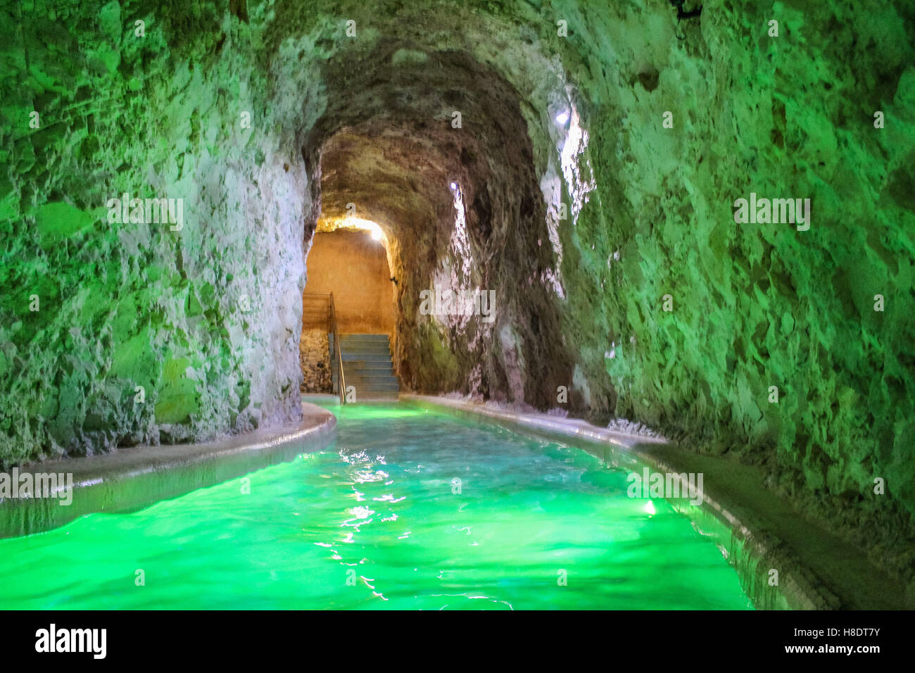 Miskolc, Ungheria. 11 novembre 2016. Miskolctapolca uniche formata naturalmente grotta termale, attira ogni anno centinaia di migliaia di visitatori, a causa del Carso le risorse idriche e la calda acqua termale con temperatura di 30-35 gradi. L'unico in Europa scala Miskolctapolca complesso è stato premiato con il "Bagno ungherese dell'anno 2016' award Credit: Michal Fludra/Alamy Live News Foto Stock