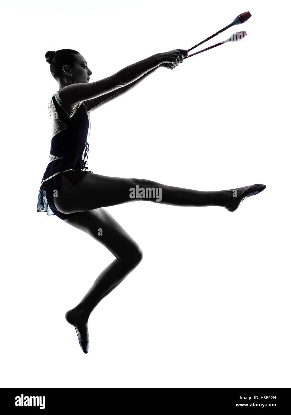 Una donna caucasica esercizio di ginnastica ritmica in silhouette isolati su sfondo bianco Foto Stock