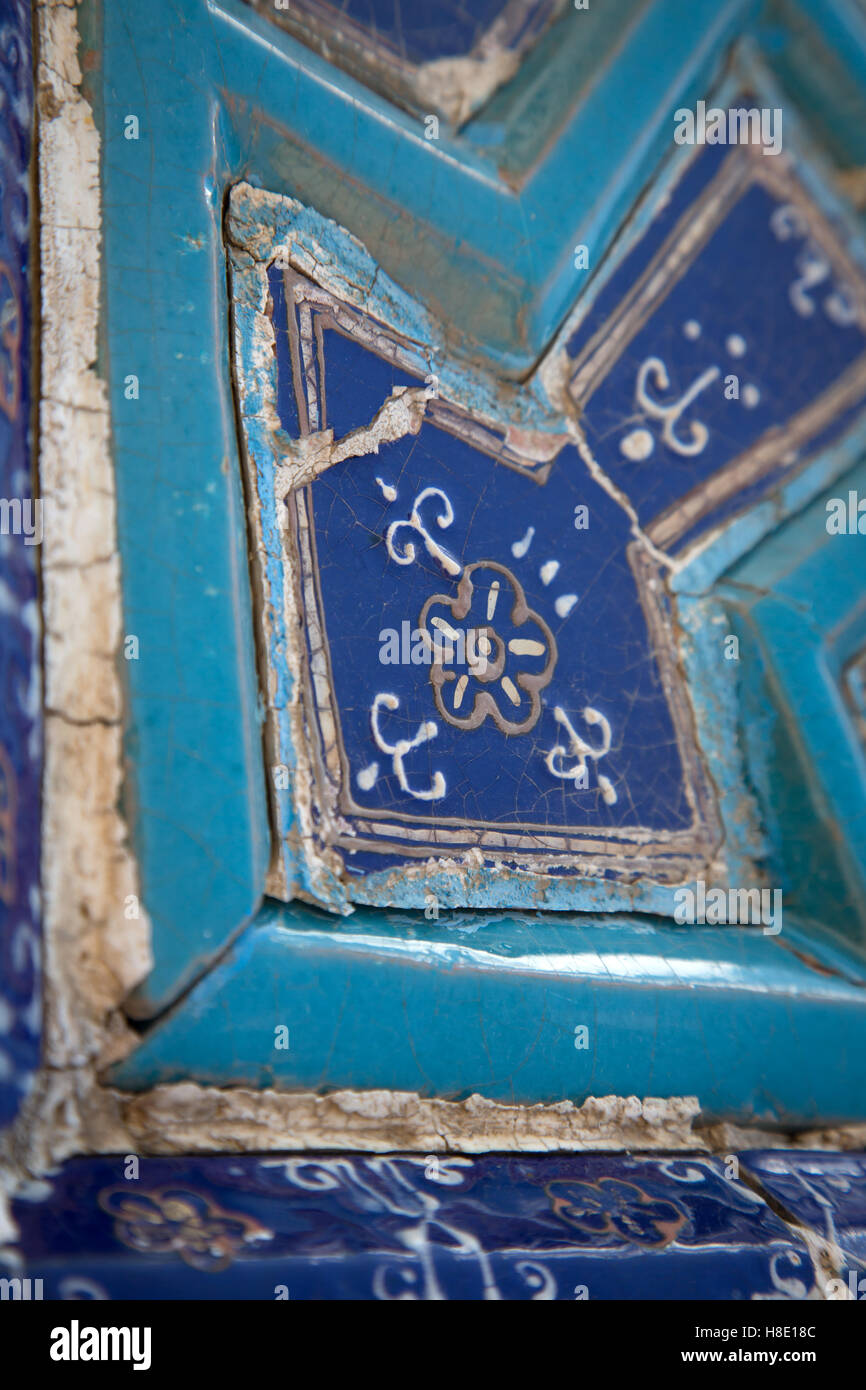 Piastrella all'interno del Shah-i-Zinda necropoli, Samarcanda Foto Stock